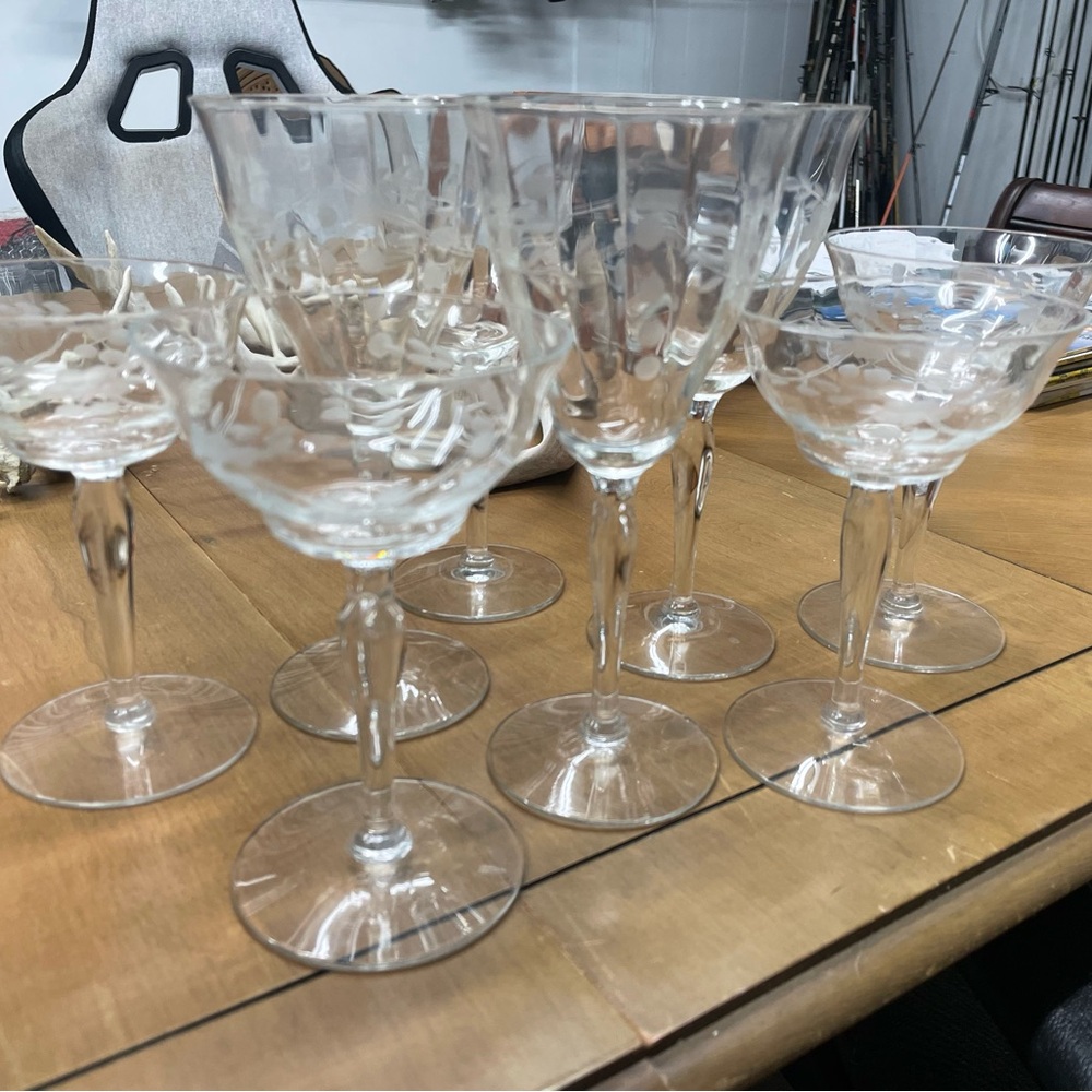 Elegant Crystal Wine Goblet Set